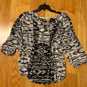 Cute New Directions blouse in black and white size XL